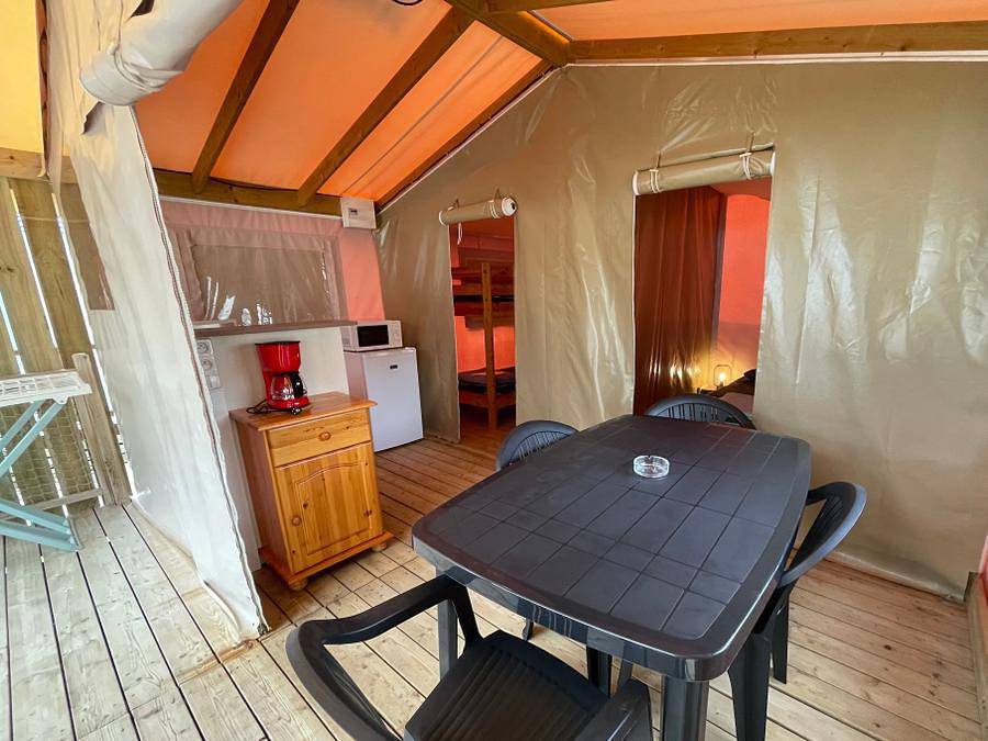 Camping La Parée du Both - Tente en toile et en bois 5 personnes - Sahari Lodge 2chambres - sans sanitaires - 19m² 2/5 pers in Saint-Hilaire-de-Riez, Vendée