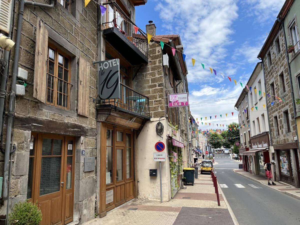 Le 19 - Suite 19 - 50m2 - Centre Historique - Clim in Langeac, Haute-Loire