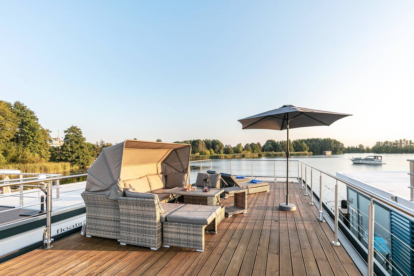 Casa flotante Joana con gran solarium en Zehdenik in Zehdenick, Ruppiner Seenland