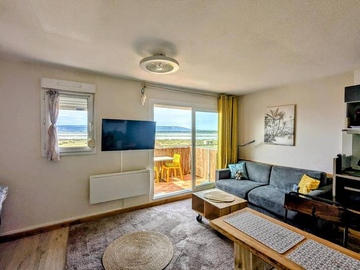 Gîte pour 2 personnes, avec terrasse et vue ainsi que vue sur le lac et piscine, animaux acceptés dans Plage des Aresquiers - 2