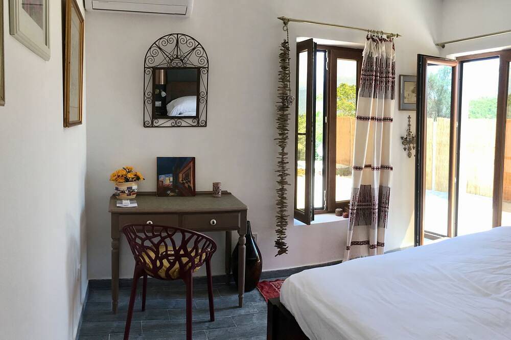 Luxury Stone Villa, Infinity Pool, Stunning Sea & Mountain Views Over Boka Bay in Opština Tivat