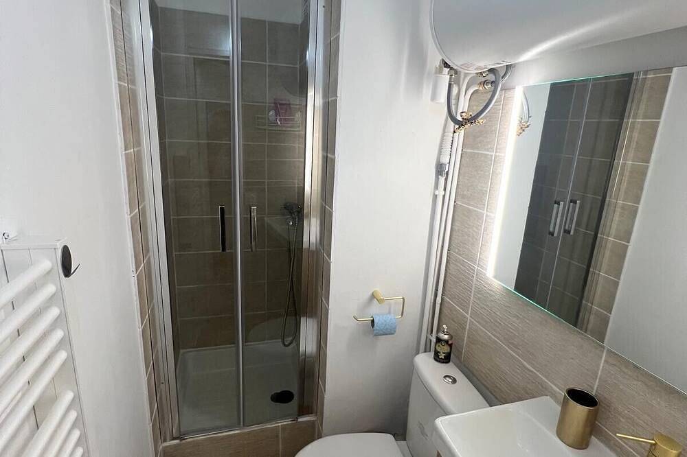 Ganze Wohnung, Cosy studio 200m from the sea! in Le Dramont, Saint-Raphaël