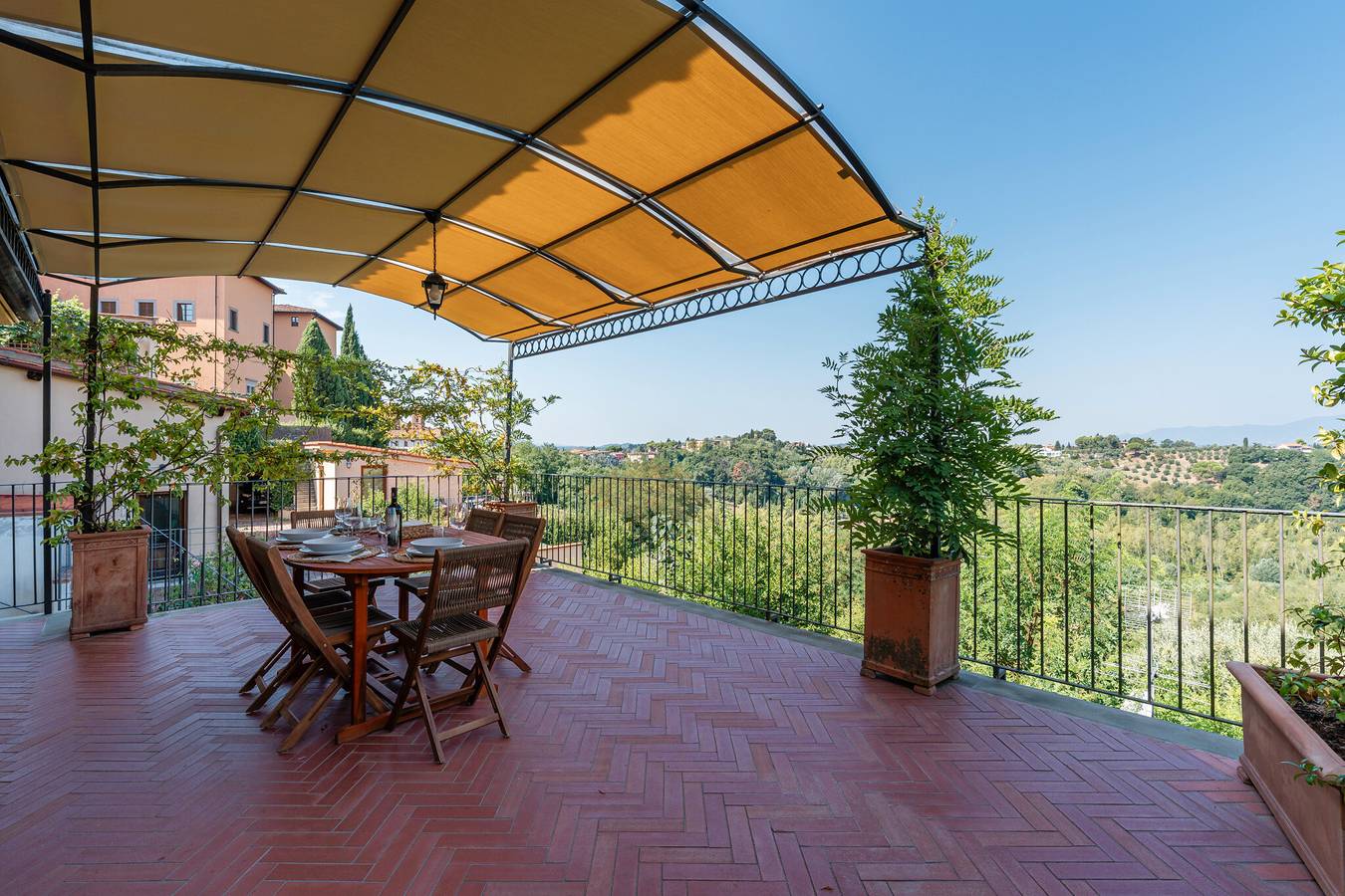 Appartement entier, Appartement 'Terrazza Su San Miniato' avec terrasse privée, Wi-Fi et climatisation in San Miniato, Province de Pise