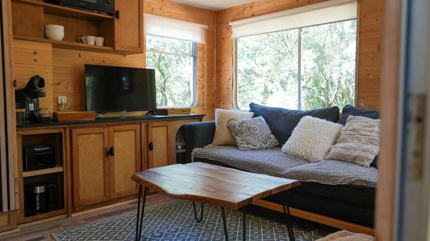 Parc de vacances pour 4 personnes, avec terrasse et piscine ainsi que jacuzzi et jardin, animaux acceptés à Aurons - 4