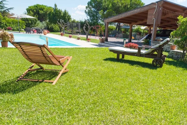Casa vacanza per 14 persone, con piscina e giardino nonché panorama - 1
