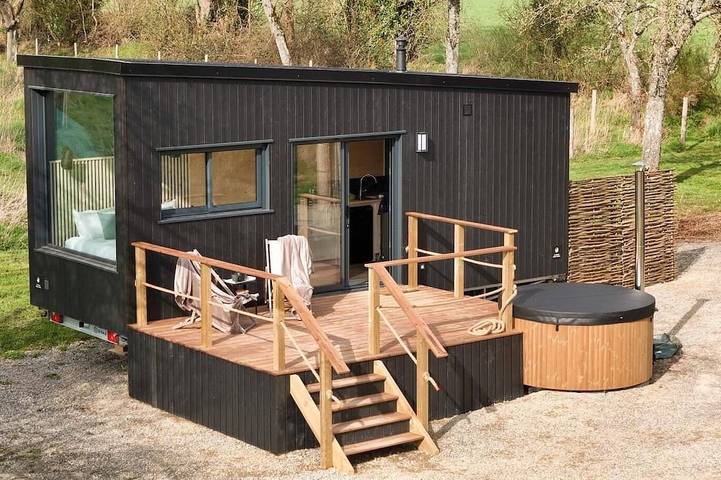Gîte pour 2 personnes, avec jacuzzi et jardin dans Ronfeugerai