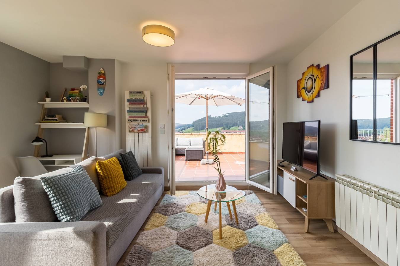 Entire apartment, Apartment 'Luminoso' with Mountain View, Private Terrace and Wi-Fi in Piélagos, Cantabrian Coast