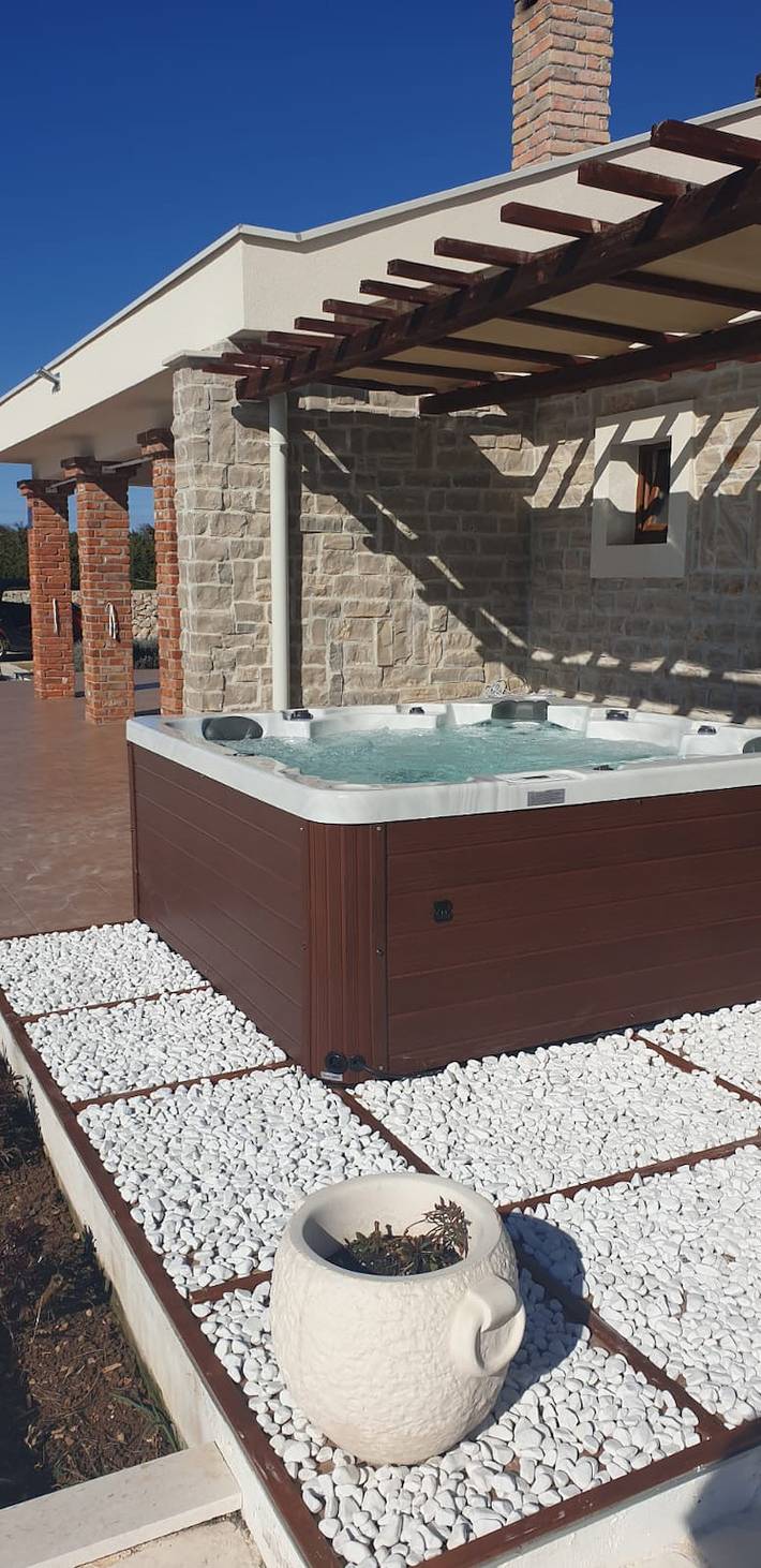 Villa für 8 Personen, mit Garten und Whirlpool sowie Terrasse, mit Haustier in Novalja - 4