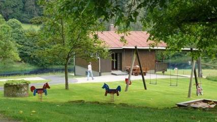 Ferienhaus für 4 Personen, mit Seeblick und Garten sowie Balkon und Ausblick, kinderfreundlich im Odenwald