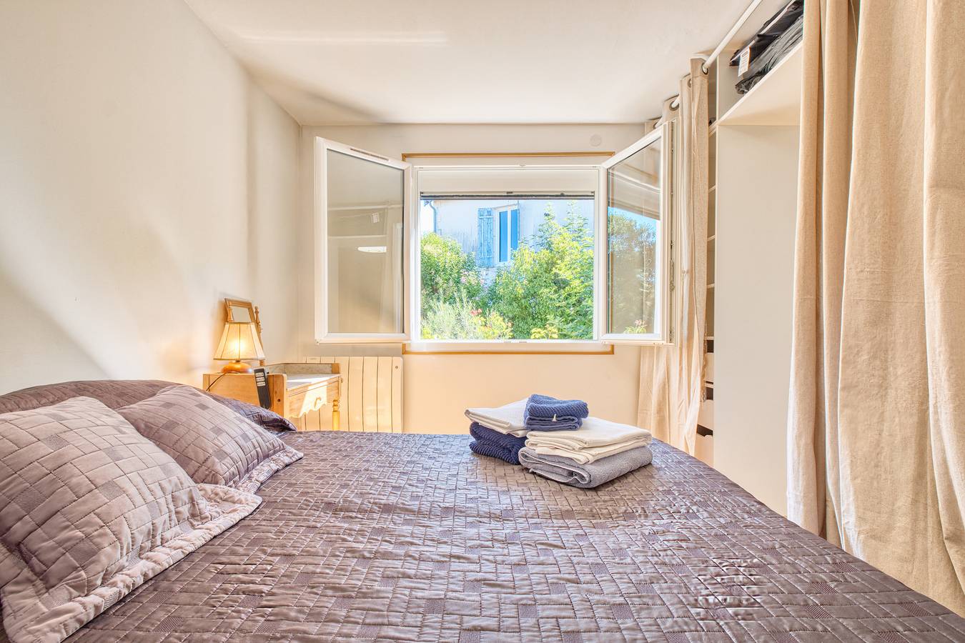 Appartement entier, Appartement "Olympe" avec terrasse privée, jardin privé et Wi-Fi in Périgueux, Périgord Blanc