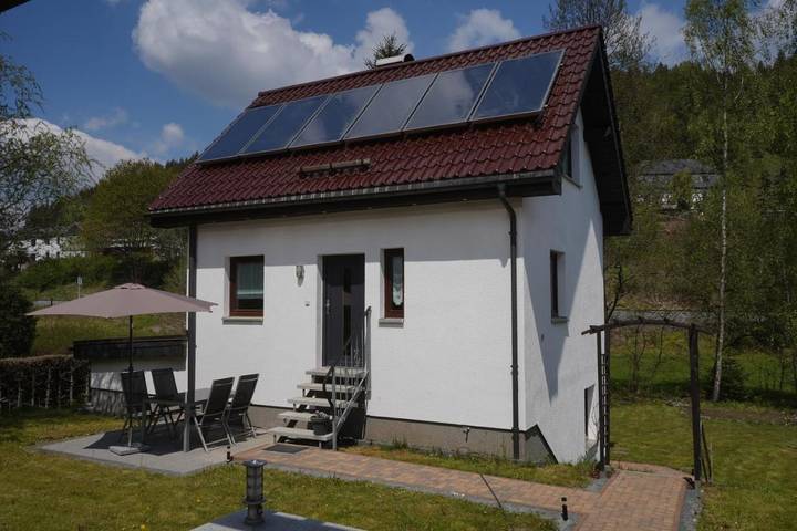 Vakantiehuis voor 5 personen, met uitzicht en tuin, kindvriendelijk in Klingenthal