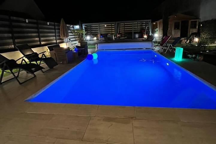 Location de vacances pour 8 personnes, avec Piscine à Saran