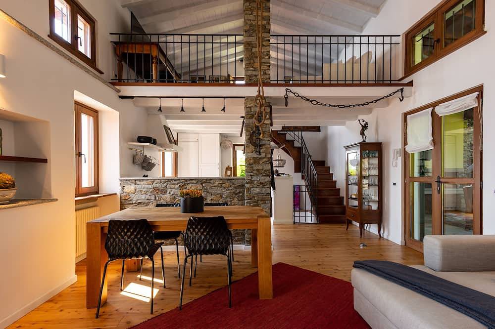 Traumhaftes Landhaus mit wunderschönem Garten und atemberaubendem Blick in Semnago-San Martino, Comune di San Siro