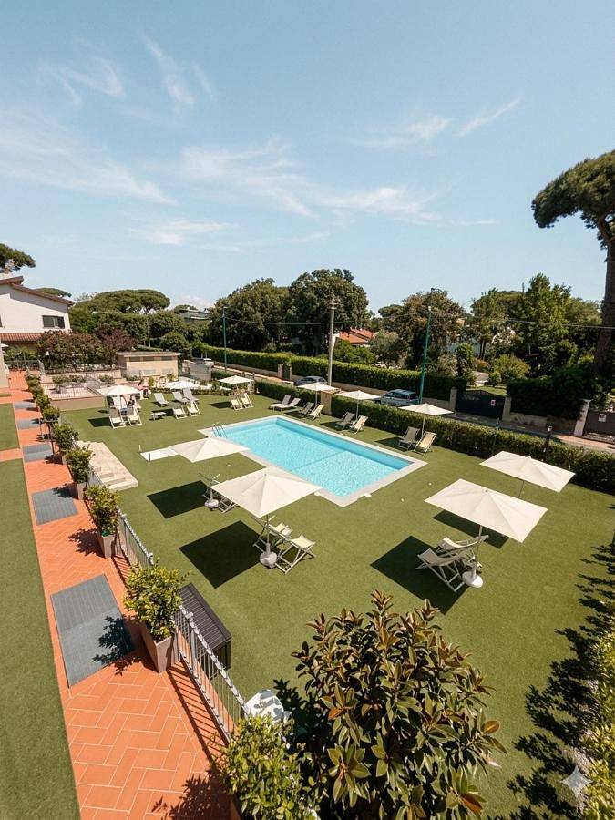 Appart’hôtel pour 4 personnes, avec Balcon et Terrasse ainsi que Jardin et Piscine à Tirrenia