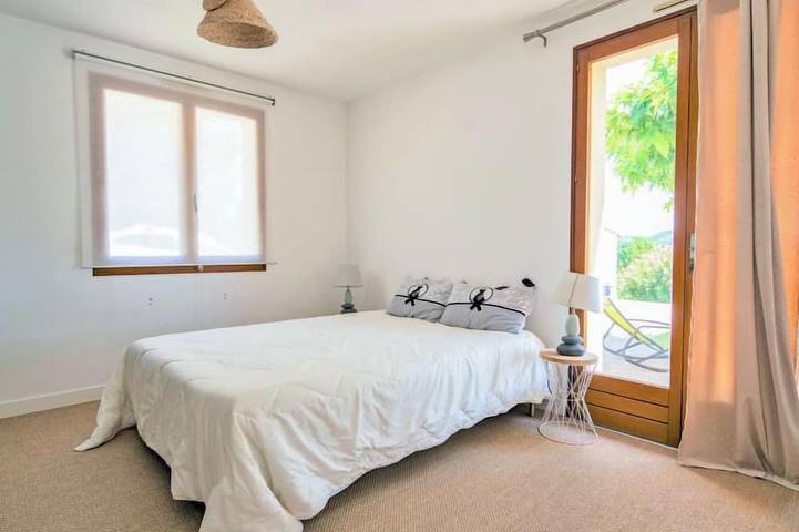 Location de vacances pour 6 personnes, avec terrasse ainsi que jardin et piscine à Dausse - 2
