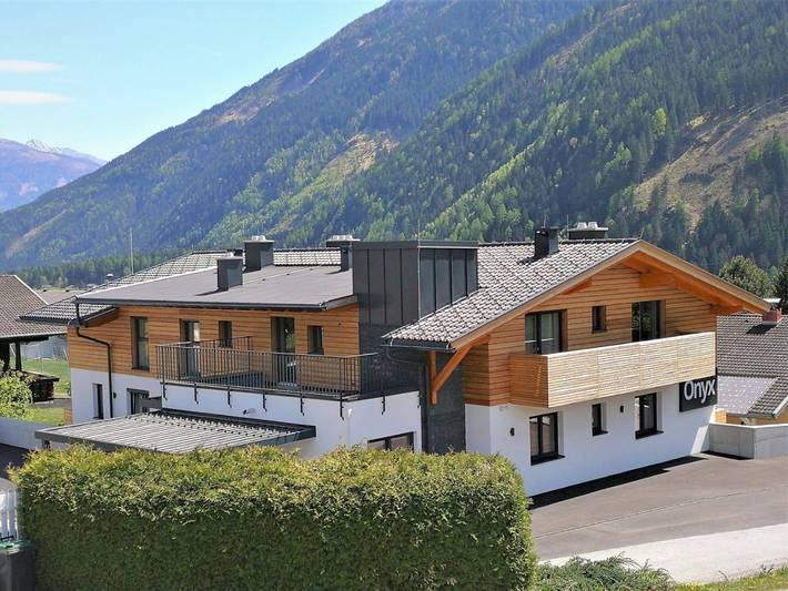 Ferienwohnung für 6 Personen, mit Balkon und Terrasse sowie Garten und Ausblick in Flattach