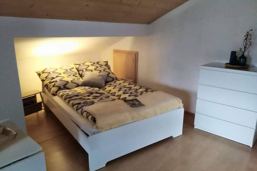 Ganze Wohnung, Ferienwohnung Landurlaub 45 qm, Dachgeschoss, Westbalkon in Bad Feilnbach, Bayerische Alpen