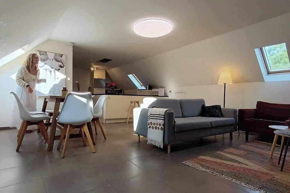 Geheel appartement, La Canopée des Arbres Juliette! Kom tot rust en geniet aan de rand van het bos! in Elzele, Henegouwen