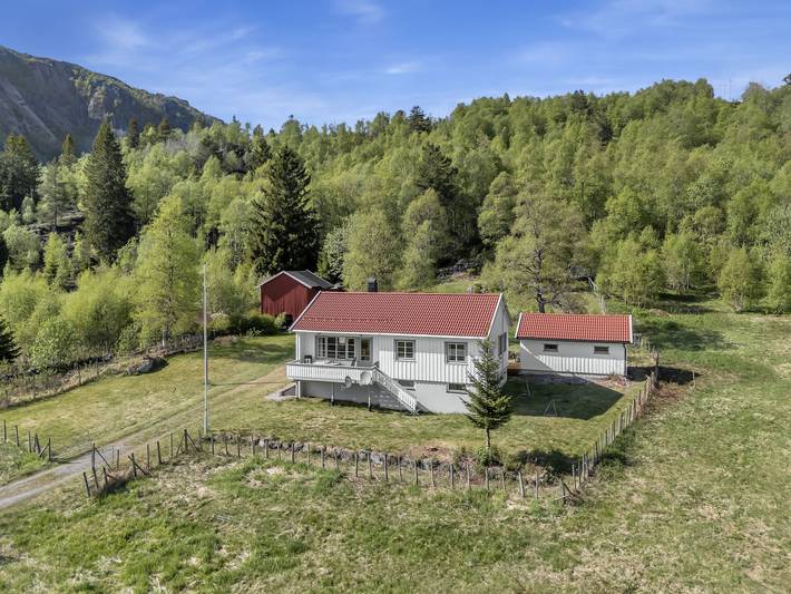 Ferienhaus für 6 Personen, mit Seeblick und Garten sowie Terrasse in Åseral