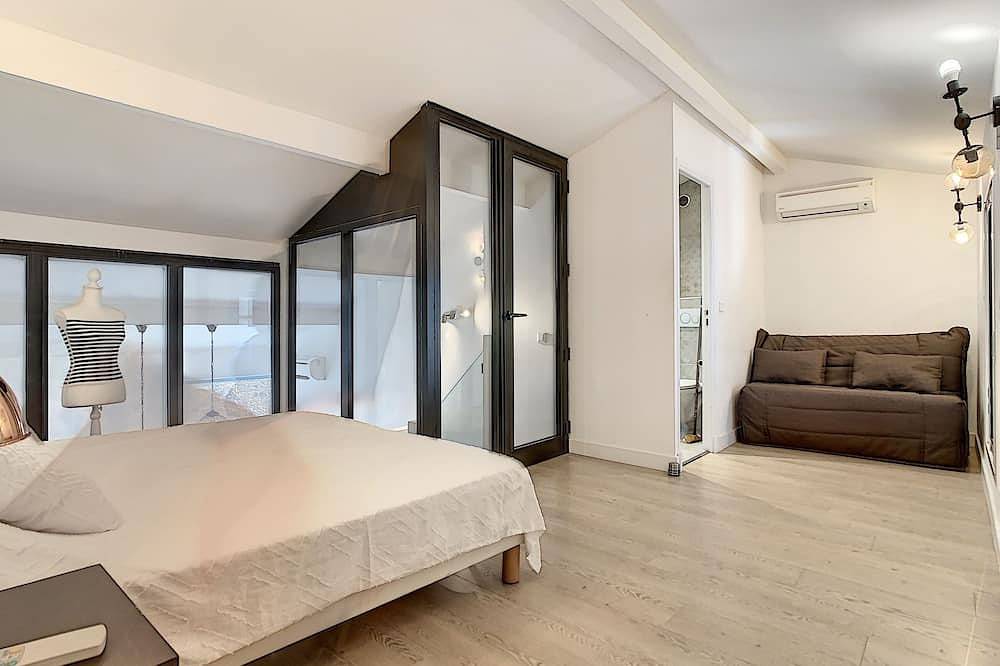 Ganze Wohnung, Superb duplex apartment 200 m from the sea and town center in Cannes La Bocca, Cannes