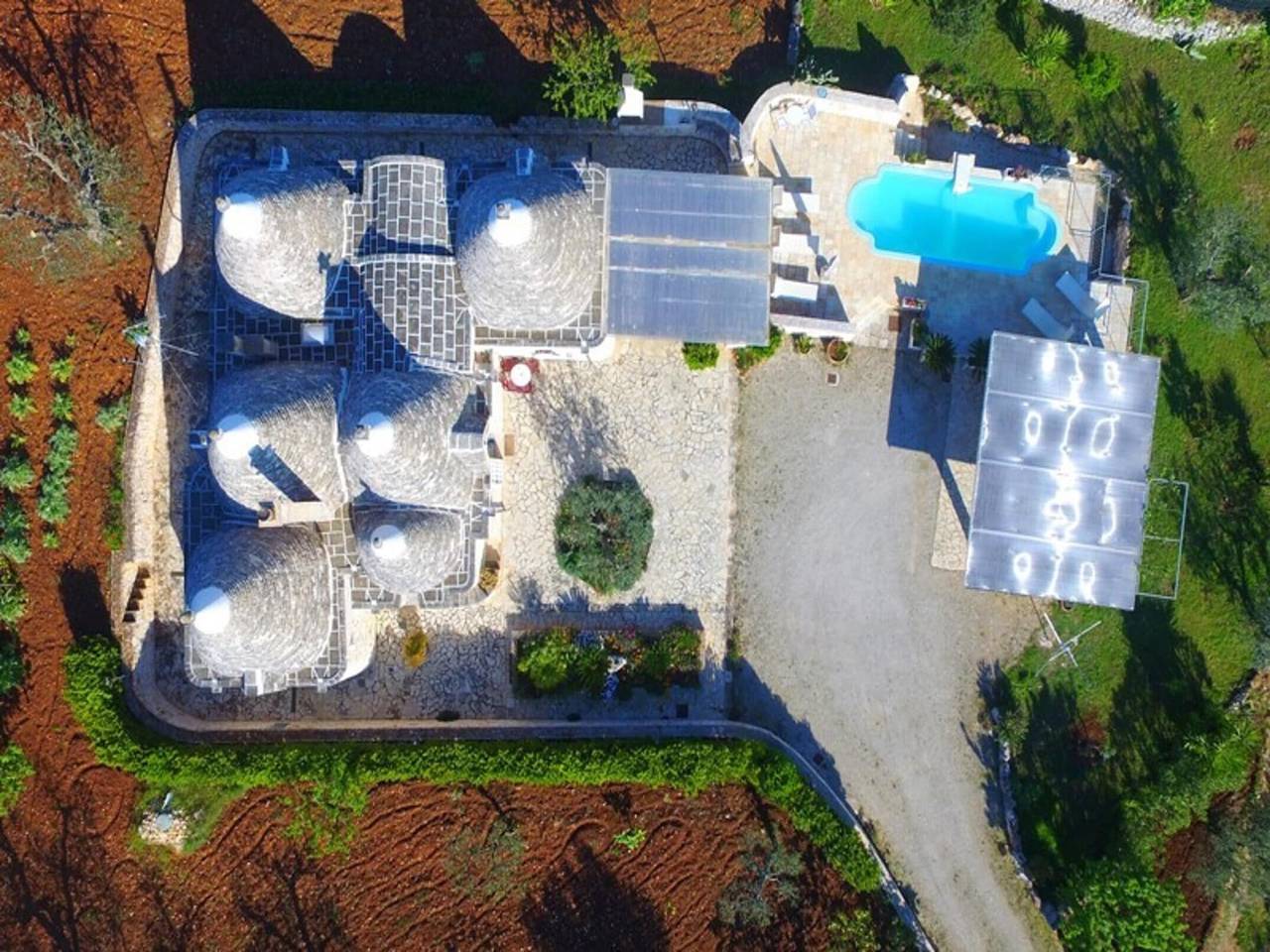 Entire holiday apartment, Trulli in Valle d'Itra with Pool and Views in Salento