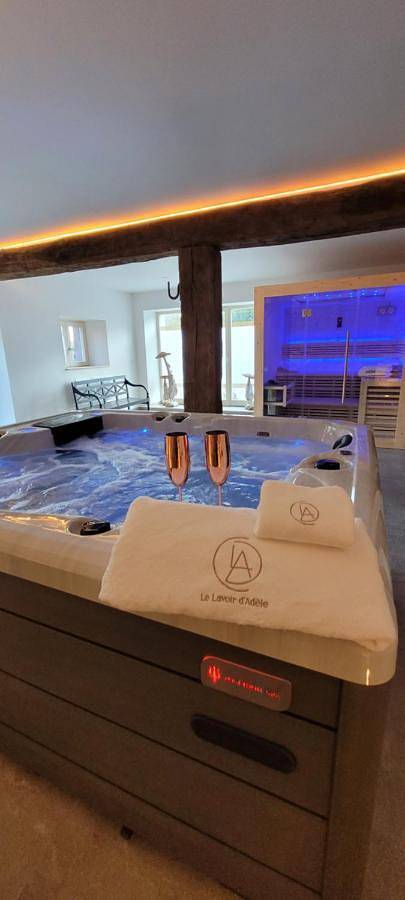 Villa pour 4 personnes, avec Jacuzzi et Terrasse ainsi que Jardin et Sauna