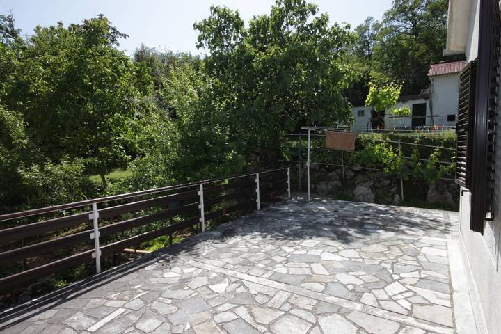 Apartament wakacyjny dla 5 osób, z balkon/ taras w Ika