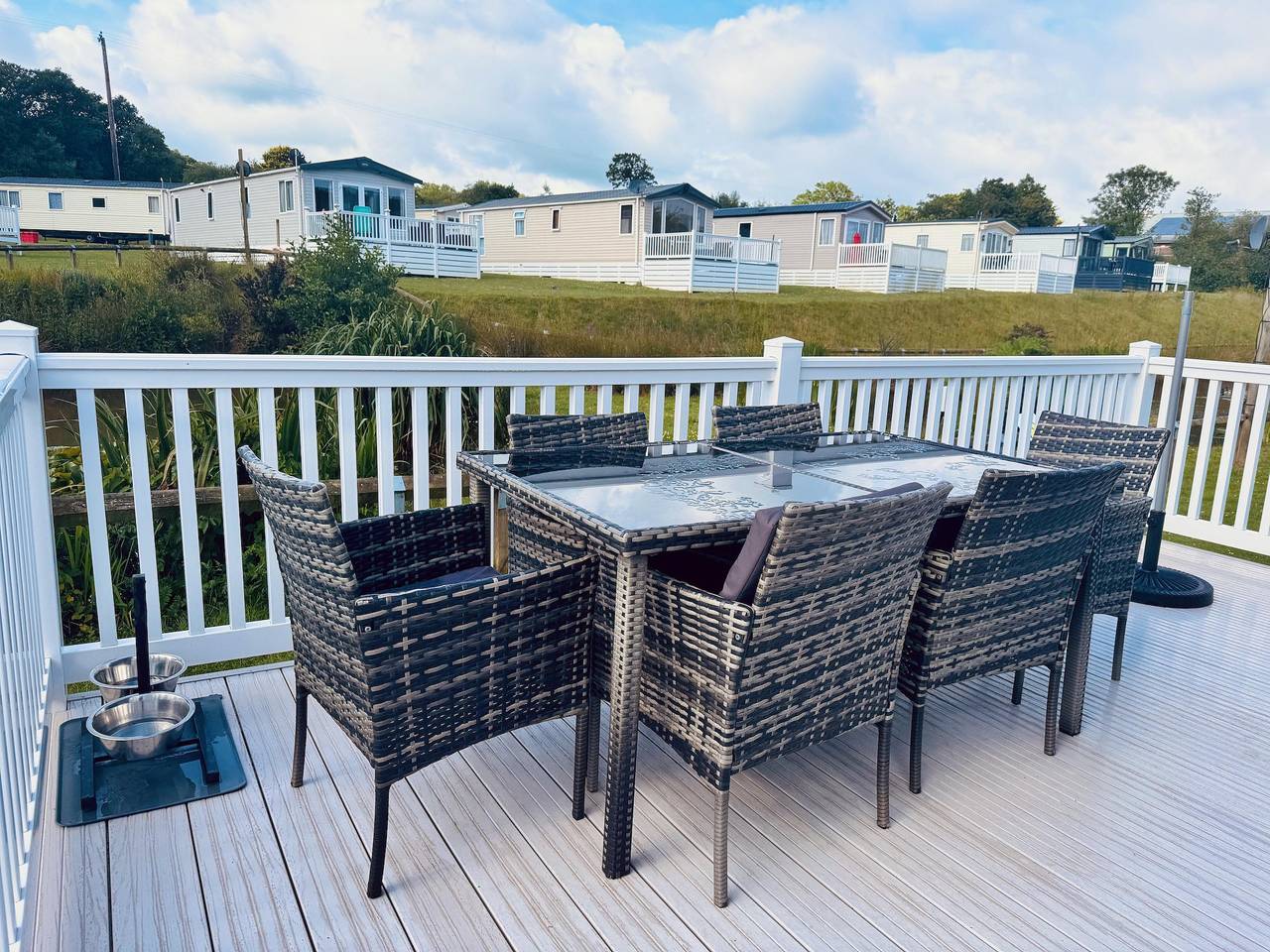 Dog friendly park 5 miles from Bude 2 bed caravan in Bridgerule, Devon