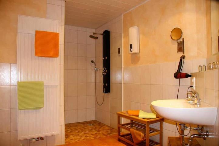 Ferienwohnung für 2 Personen, mit Balkon und Whirlpool sowie Garten und Sauna in Diemelstadt - 4