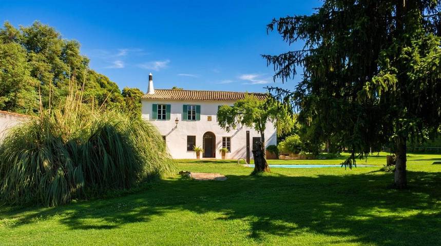 Casa rural para 21 personas, con vistas además de jardín y piscina, Se admiten mascotas en Constantina - 3