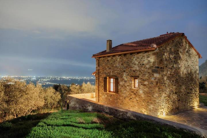 Vacation rental for 4 people, with Hot tub and Terrace as well as Yard and View in Sparta Municipality