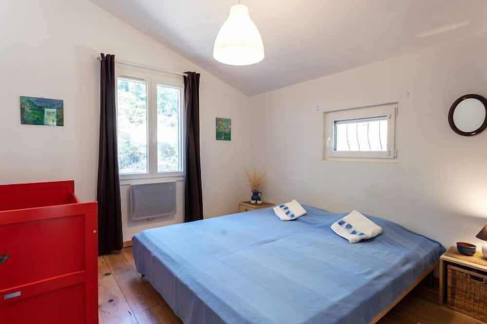 Les Ecureuils in Saint-Pantaléon, Parc naturel régional du Luberon