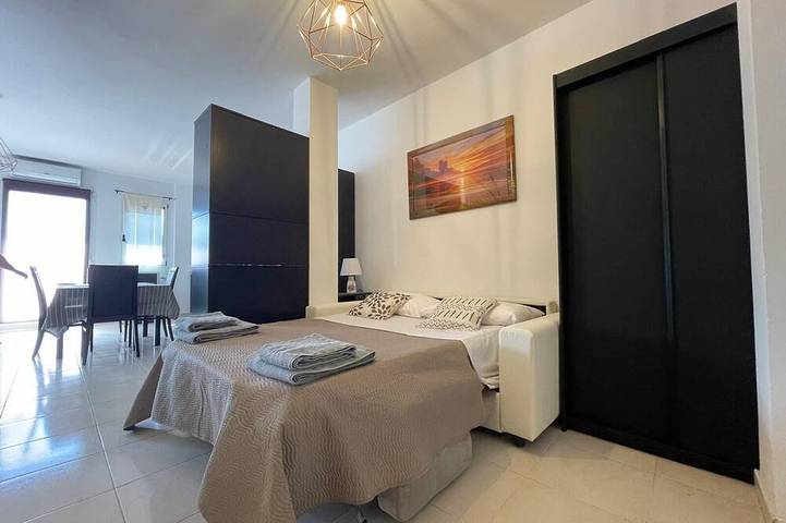Apartamento entero, Casa Lily is a cozy house in the hills with a view of the sea. in San Bartolomeo al Mare, Riviera di Ponente