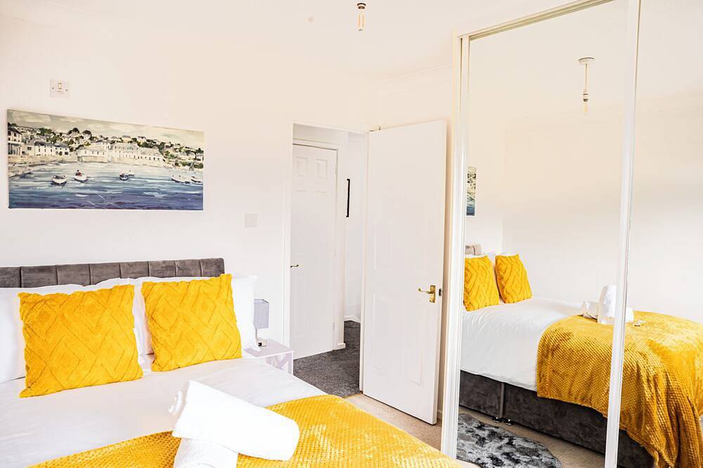 Modern Deluxe Apartment with Balcony. Family Friendly Central Location! in Milton Keynes, Zuidoost Engeland