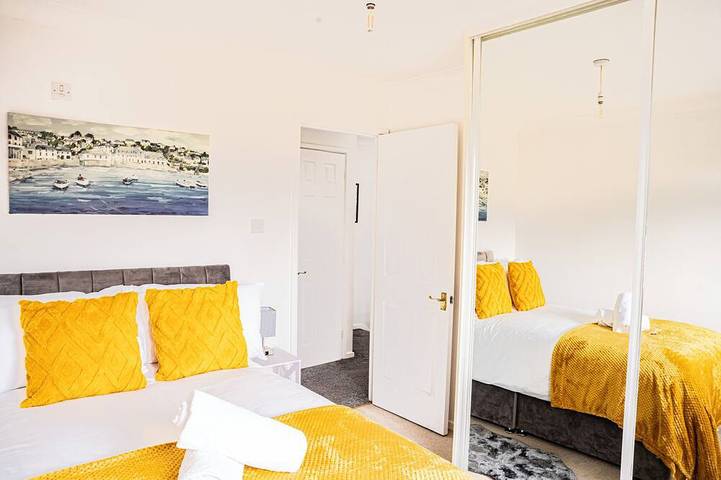 Modern Deluxe Apartment with Balcony. Family Friendly Central Location! in Milton Keynes, Südostengland