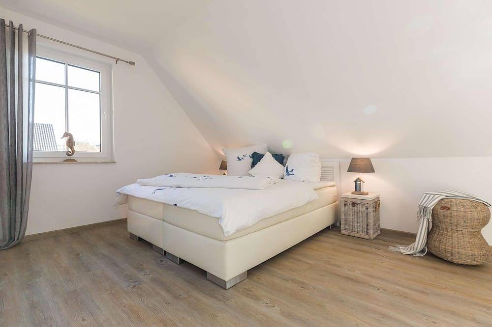 Ferienhaus Boddenbrise mit Garten, Terrasse und Kamin in Bresewitz in Bresewitz, Pruchten