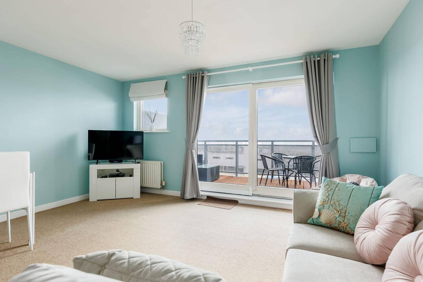 Entire apartment, Ocean Breeze - Two Bedroom Apartment with Parking in Poole, Poole Harbour