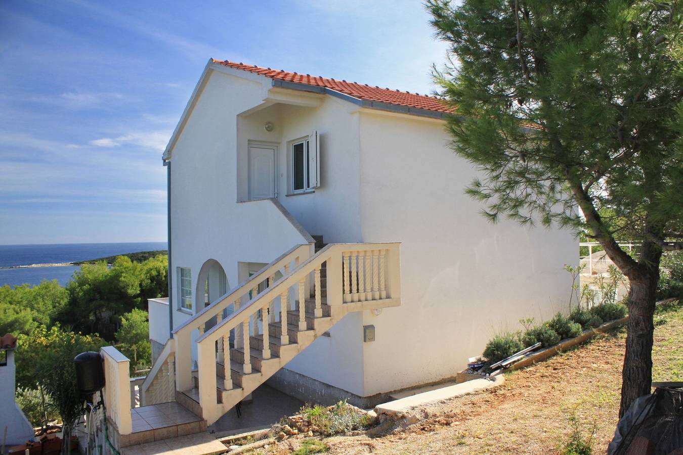 Ganze Wohnung, 2-Zimmer-Ferienwohnung mit Terrasse und Meerblick Brgujac, Vis -a in Rukavac, Split-Dalmatien
