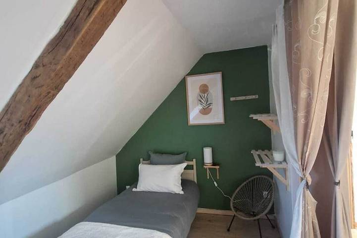 Entire apartment, Quiet beaucens apartment ideal for leisure activities pleasant balcony + terrace in Beaucens, Pyrenees National Park