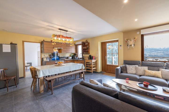 Appartement entier, Appartement "Le Pacardou" avec vue sur les montagnes, terrasse privée et Wi-Fi in Saint-Gervais-les-Bains, Pays du Mont-Blanc