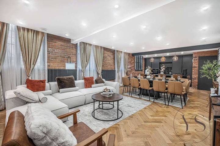 Glamping for 12 people, with balcony in Birmingham