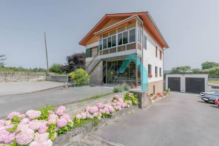 Casa de Férias 'L'Capador' com Vista Montanha, Terraço Privado e Wi-Fi in Nava, Asturias Province