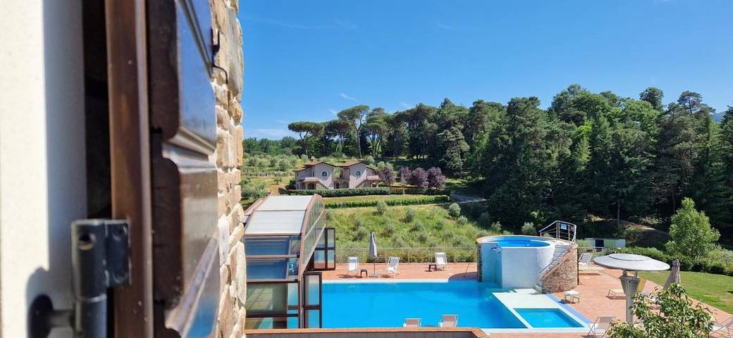Casa vacanza per 2 persone, con Terrazza e Idromassaggio nonché Giardino e Piscina a Villafranca in Lunigiana