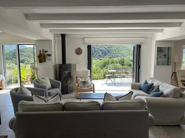 Location de vacances pour 10 personnes, avec vue ainsi que terrasse et piscine, animaux acceptés à Mons (Béziers)