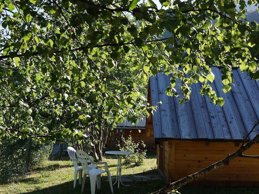 Domaine du trappeur  - Hébergement 2 personnes - Hutte Marmotte - Pas de cuisine, pas de sanitaires (ni Wc, ni salle de bain) in Saint-Sorlin-d'Arves, Région de Saint-Jean-de-Maurienne