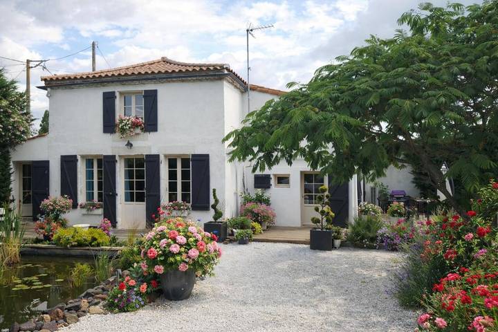 Location de vacances pour 2 personnes, avec vue et terrasse ainsi que jardin et piscine à Le Champ-Saint-Père - 2