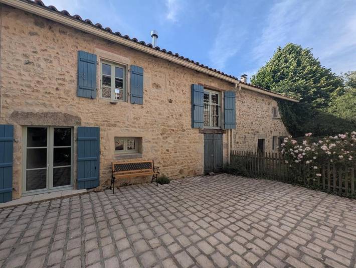 Location de vacances pour 4 personnes, avec Jardin à Nanteuil-en-Vallée