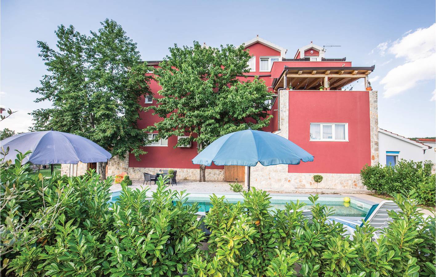 Ganze Ferienwohnung, Gemütliche 124 m² große Wohnung mit Pool, Terrasse und WLAN in Dalmatinisches Zagora