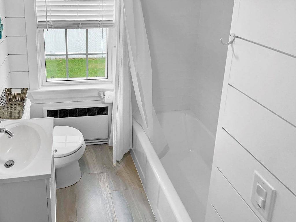 Seitenwinde Ii - Coastal Ranch Home Schritte zum Strand. Klimaanlage und Wifi! in West Harwich, Harwich