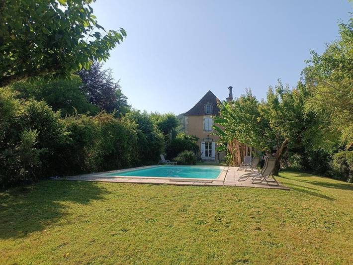 Chambre d’hôte pour 4 personnes, avec terrasse ainsi que jardin et piscine, animaux acceptés
